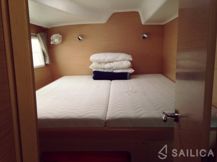 Lagoon 380 - Yacht Charter Sailica