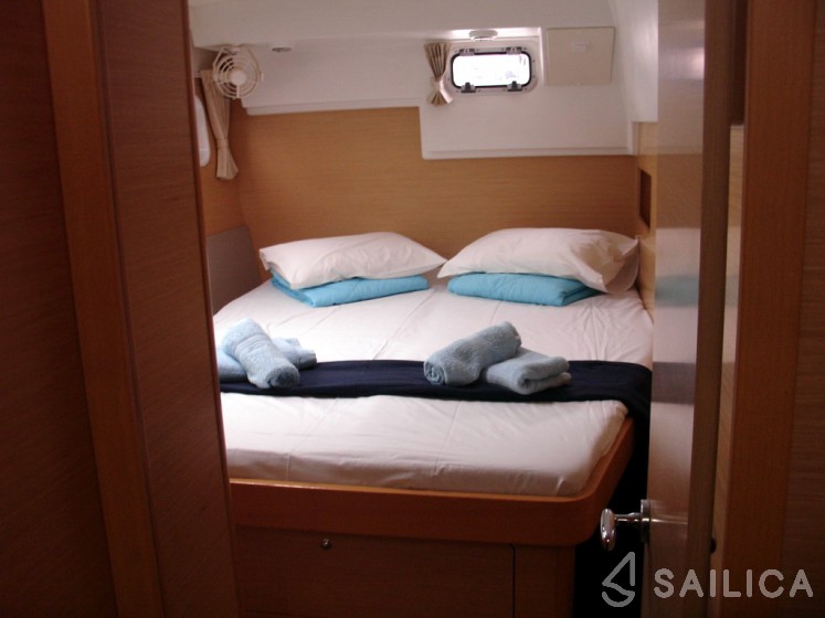 Lagoon 400 - Yacht Charter Sailica