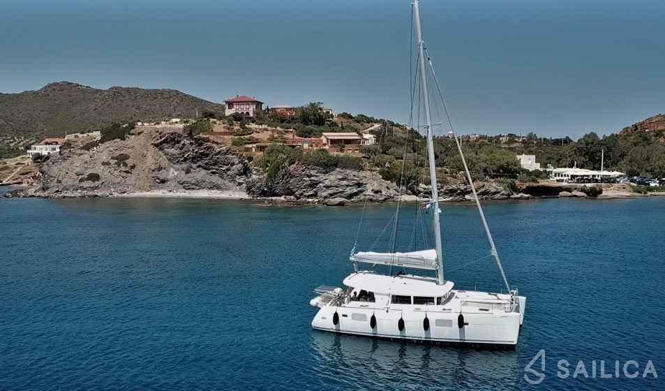 Lagoon 400 - Yacht Charter Sailica