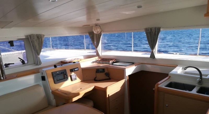 Lagoon 400 - Yacht Charter Sailica