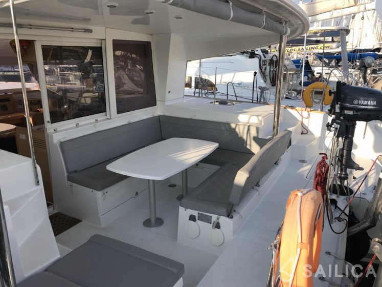 Lagoon 400 - Yacht Charter Sailica
