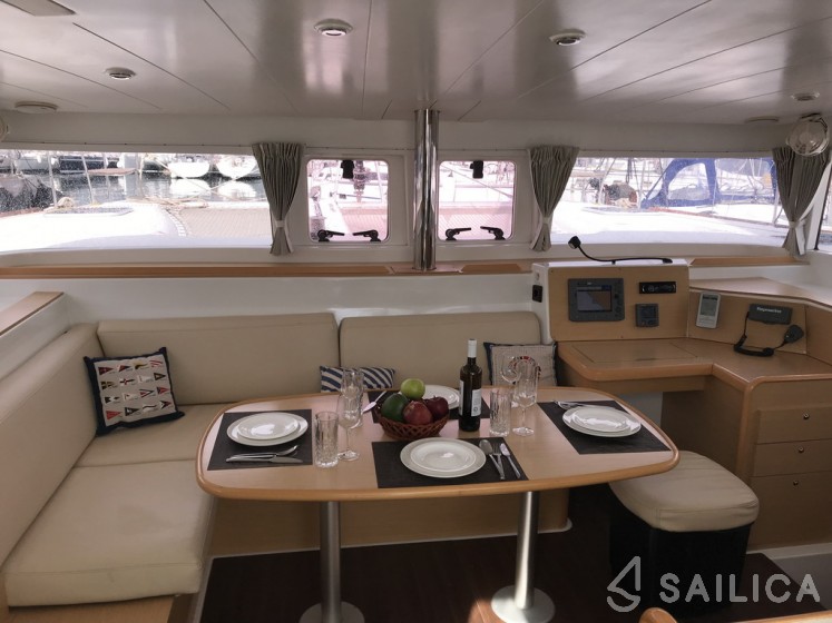 Lagoon 400 - Yacht Charter Sailica
