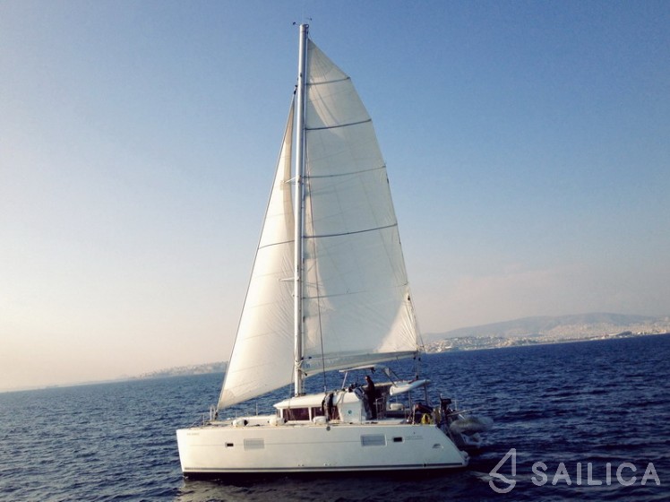 Lagoon 400 - Yacht Charter Sailica