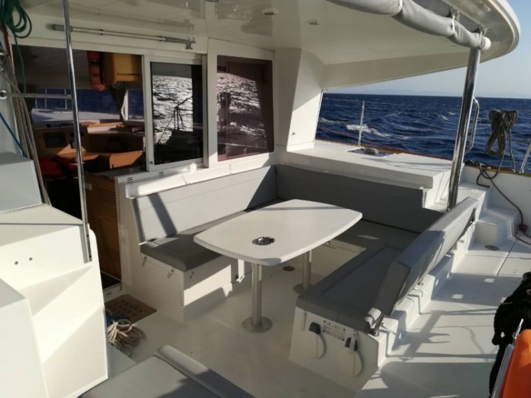 Lagoon 400 - Yacht Charter Sailica