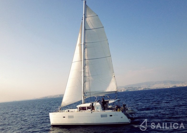 Lagoon 400 - Yacht Charter Sailica