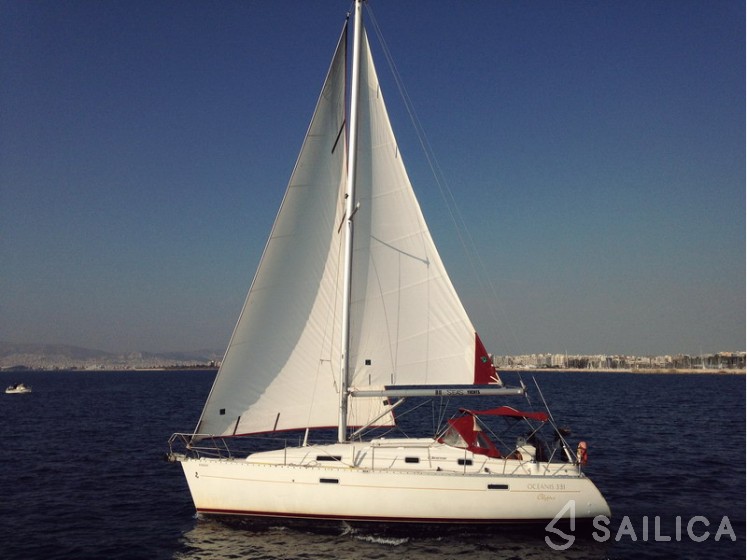 Oceanis 331 - Yacht Charter Sailica
