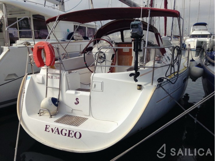 Oceanis 331 - Yacht Charter Sailica