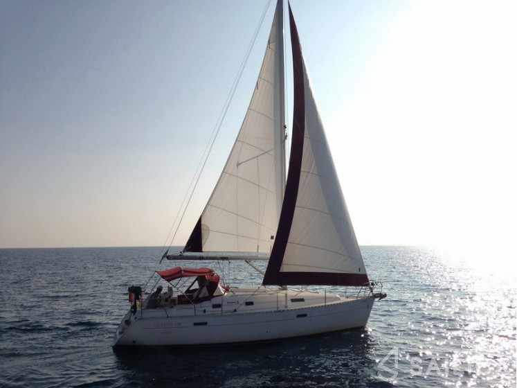 Oceanis 331 - Yacht Charter Sailica