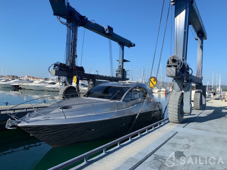 Mirakul 40 - Yacht Charter Sailica