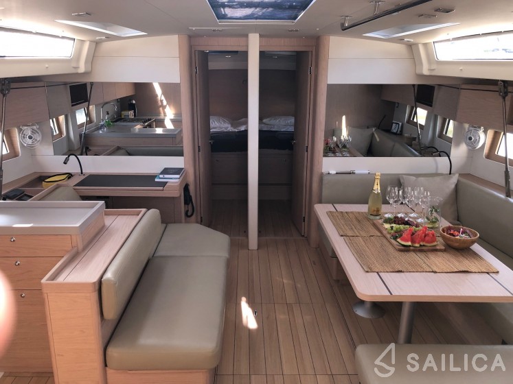 Oceanis 51.1 - Yacht Charter Sailica