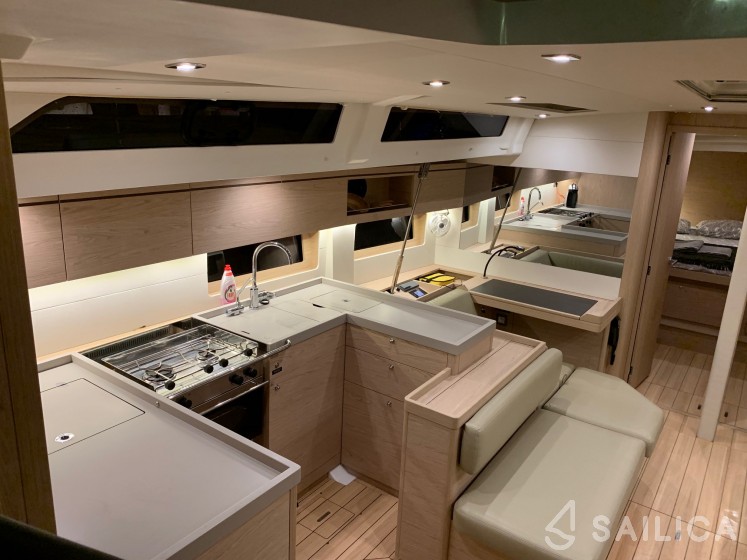 Oceanis 51.1 - Yacht Charter Sailica