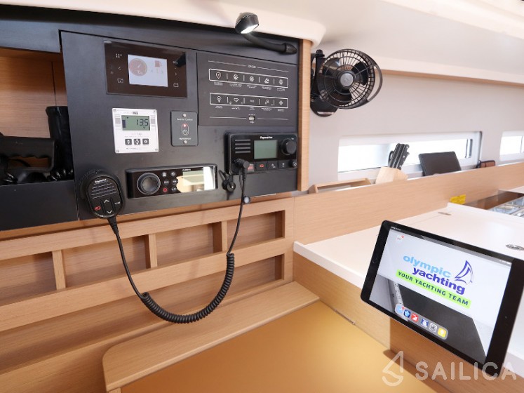 Sun Odyssey 410 - Yacht Charter Sailica