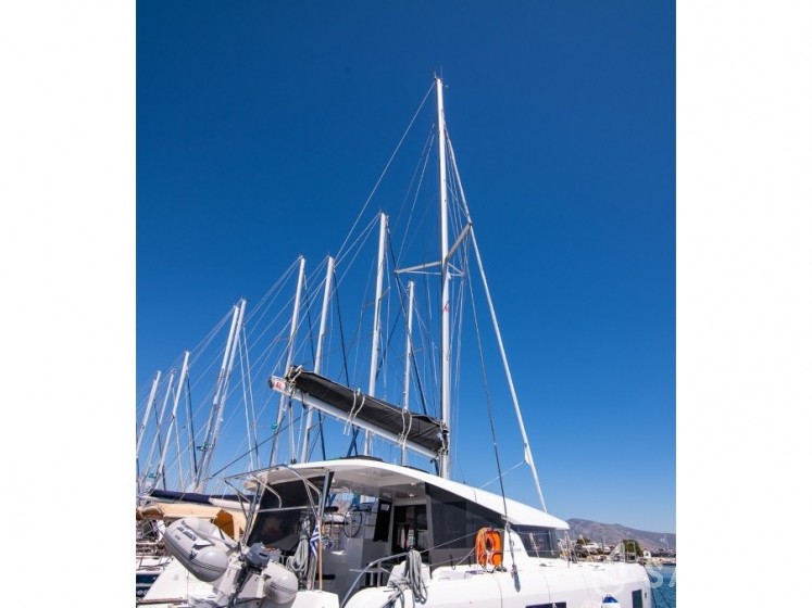 Lagoon 42 - Yacht Charter Sailica