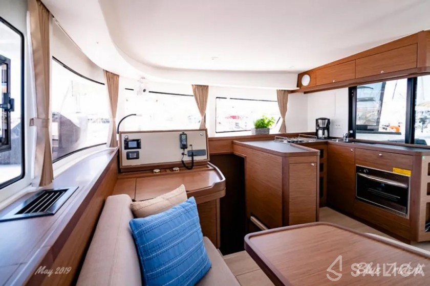 Lagoon 42 - Yacht Charter Sailica