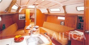 Oceanis 311 - Yacht Charter Sailica