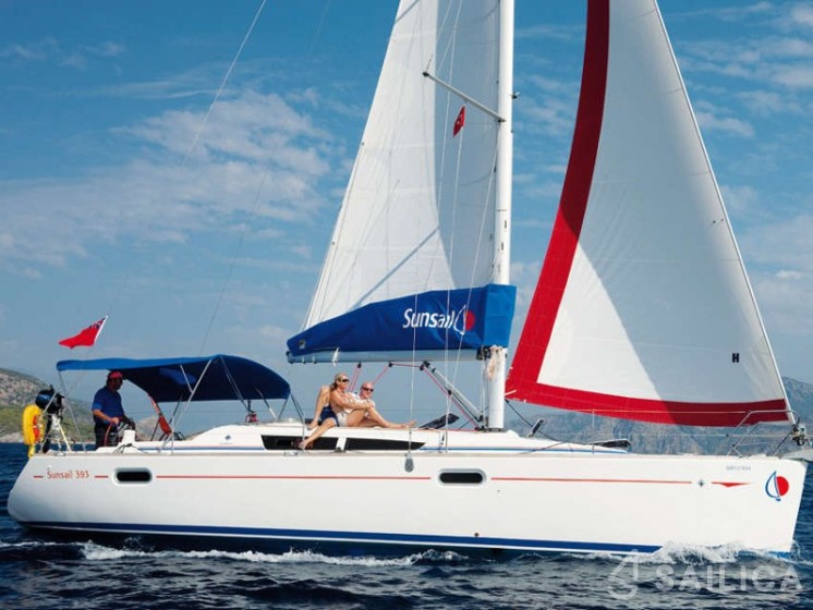 Oceanis 311 - Yacht Charter Sailica
