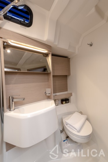 Oceanis 51.1 - Yacht Charter Sailica