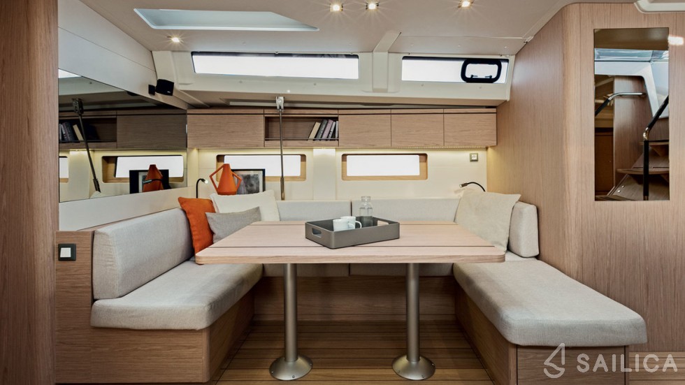 Oceanis 51.1 - Yacht Charter Sailica