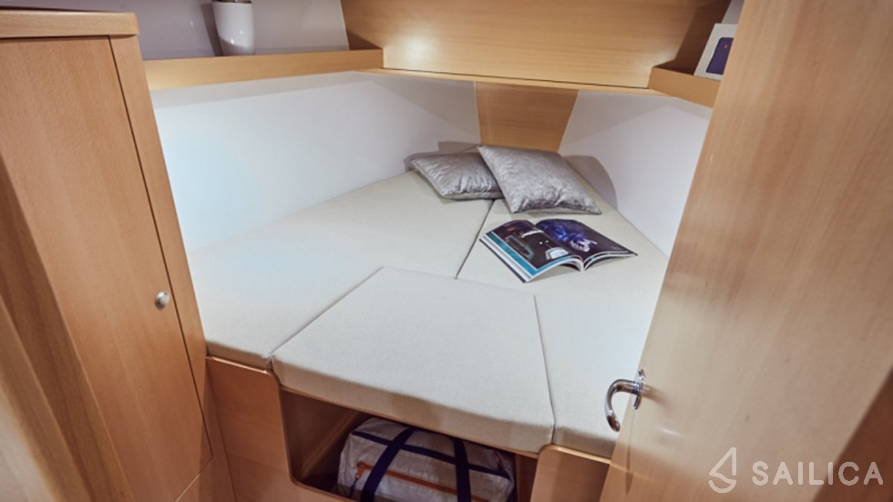 Sun Odyssey 319 - Yacht Charter Sailica