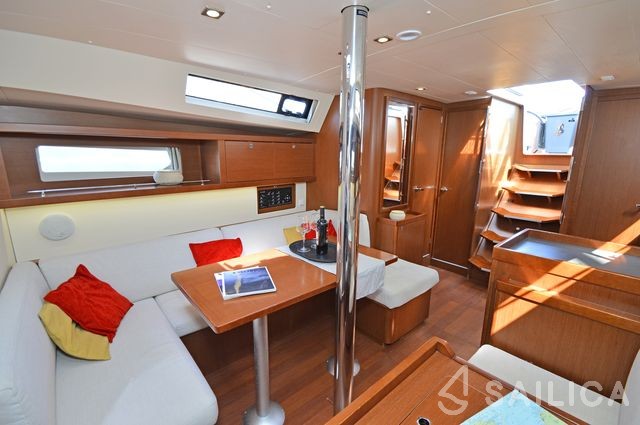 Oceanis 41 - Yacht Charter Sailica