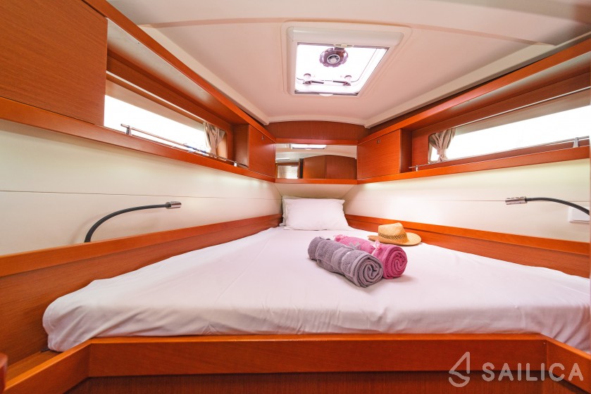 Oceanis 41 - Yacht Charter Sailica