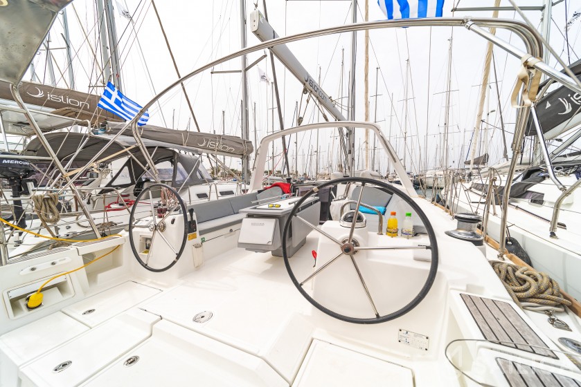Oceanis 41 - Yacht Charter Sailica