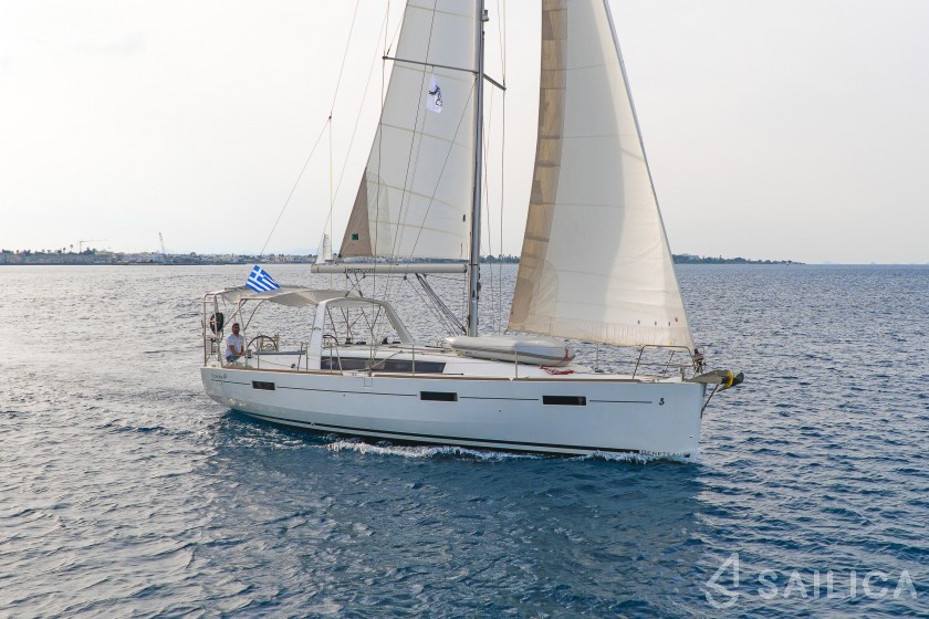 Oceanis 41 - Yacht Charter Sailica