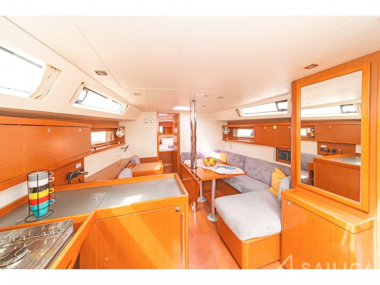 Oceanis 41 - Yacht Charter Sailica