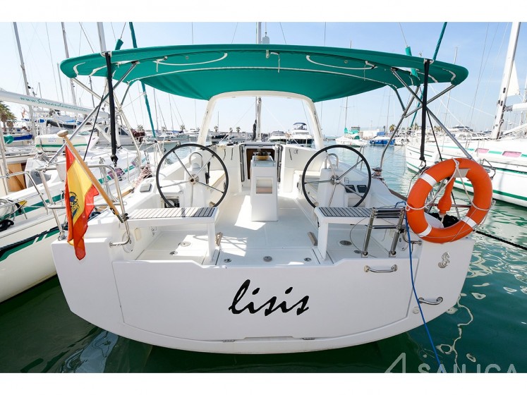 Oceanis 38 - Yacht Charter Sailica
