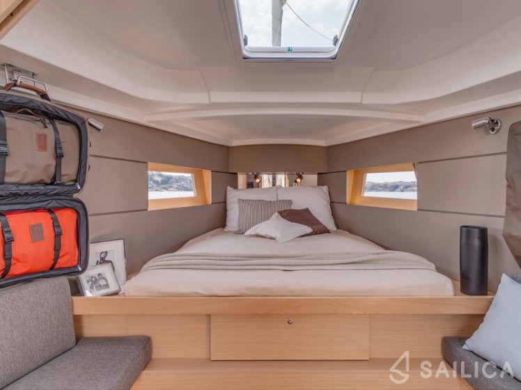 Oceanis 38 - Yacht Charter Sailica