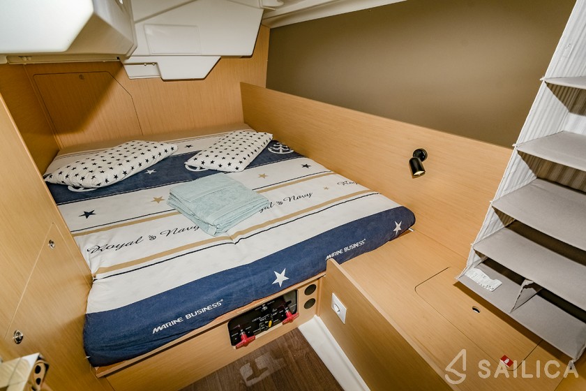 Oceanis 38 - Yacht Charter Sailica