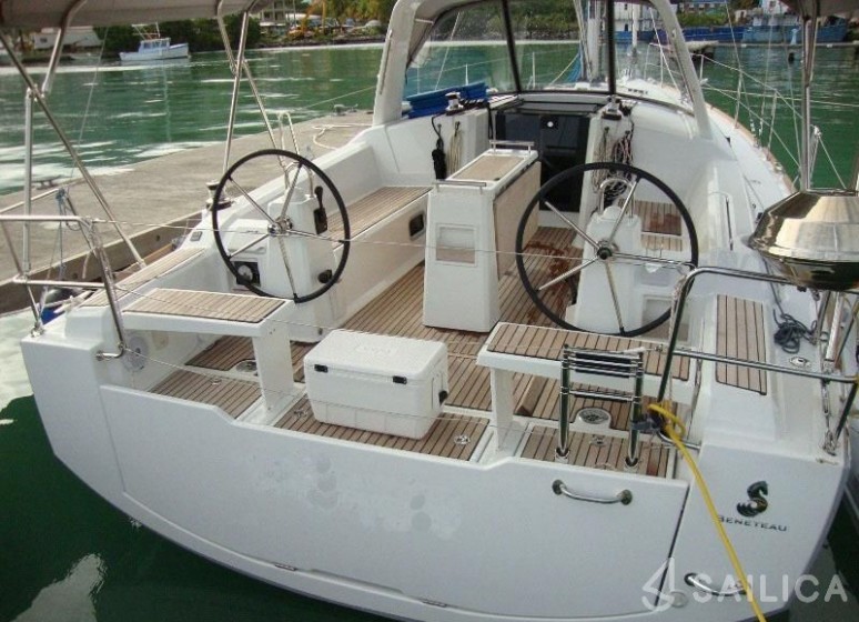 Oceanis 38 - Yacht Charter Sailica