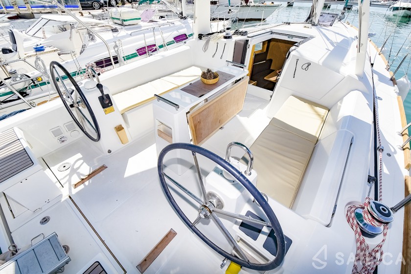 Oceanis 38 - Yacht Charter Sailica