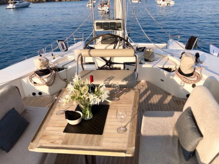 Sunreef 62 - Yacht Charter Sailica