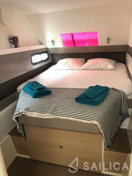 Bali 4.1 - Yacht Charter Sailica
