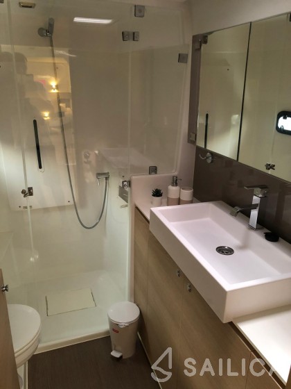 Bali 4.1 - Yacht Charter Sailica