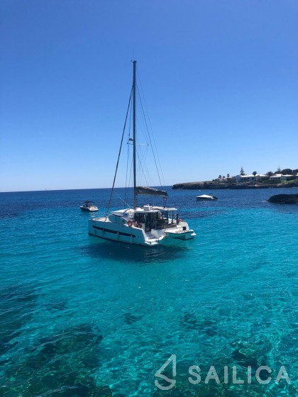 Bali 4.1 - Yacht Charter Sailica