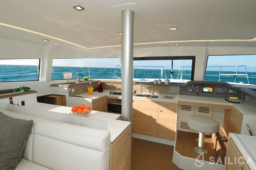 Bali 4.1 - Yacht Charter Sailica