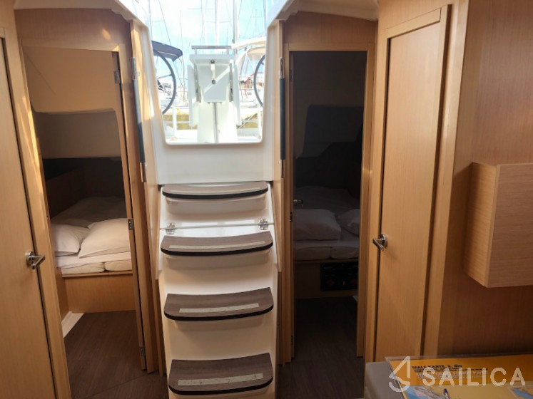Oceanis 38.1 - Yacht Charter Sailica