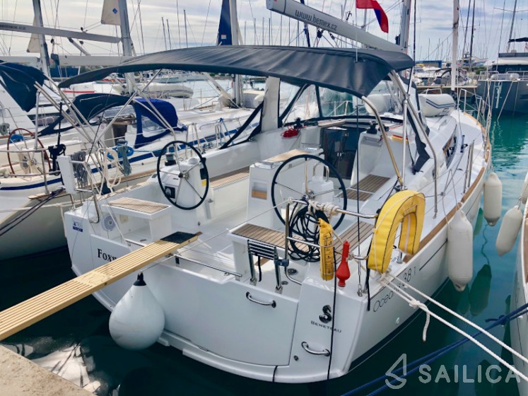 Oceanis 38.1 - Yacht Charter Sailica