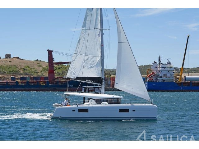 Lagoon 42 - Yacht Charter Sailica