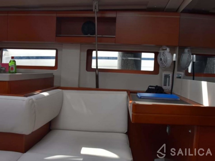 Oceanis 51.1 - Yacht Charter Sailica