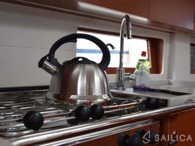 Oceanis 51.1 - Yacht Charter Sailica