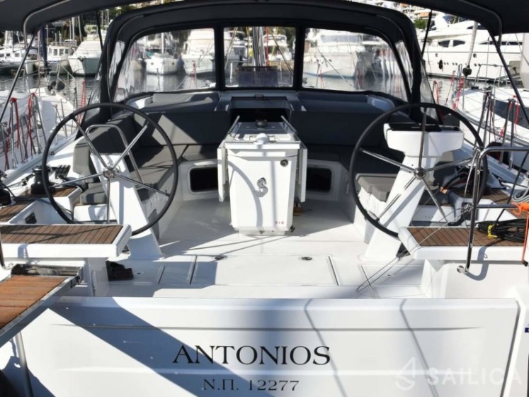 Oceanis 51.1 - Yacht Charter Sailica