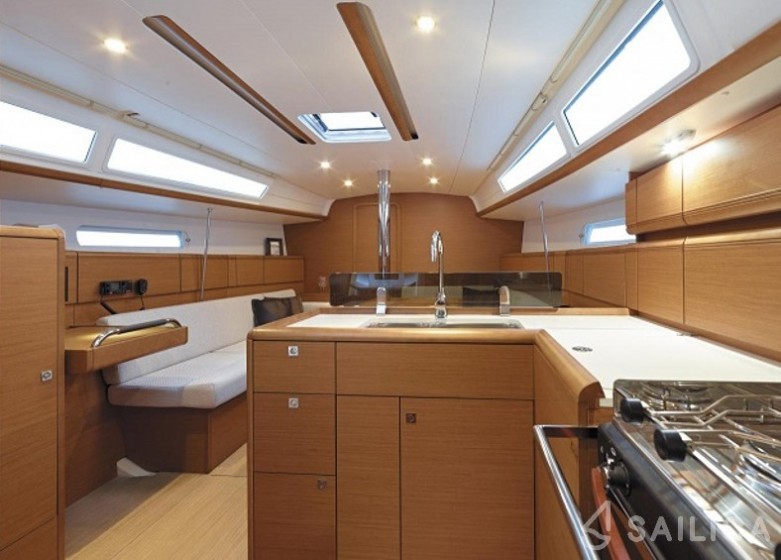 Sun Odyssey 389 - Yacht Charter Sailica