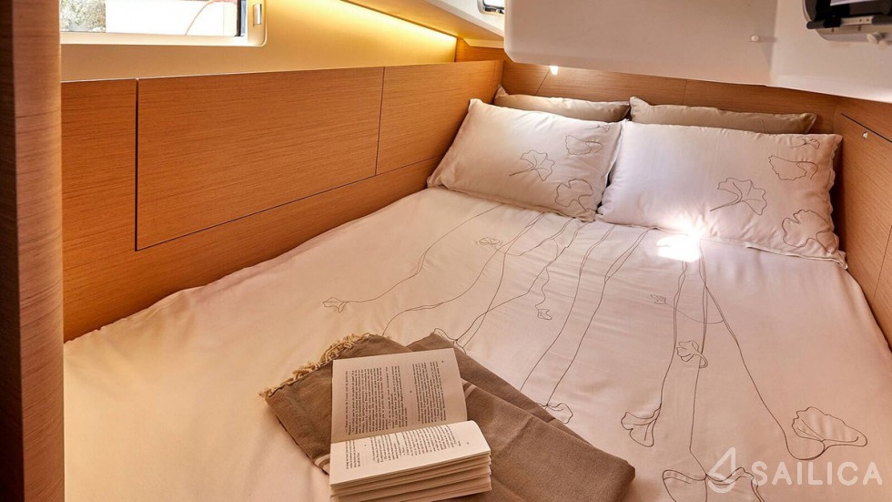 Sun Odyssey 410 - Yacht Charter Sailica