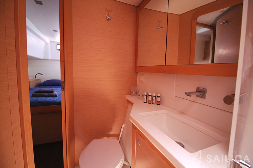Lagoon 450  Flybridge - Yacht Charter Sailica