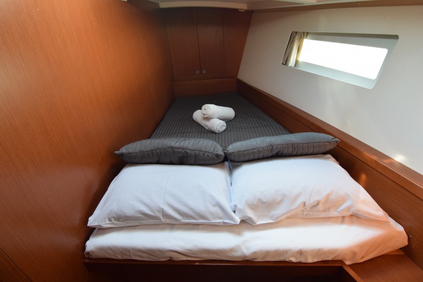 Oceanis 45 - Yacht Charter Sailica