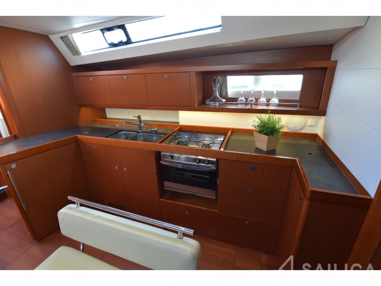 Oceanis 45 - Yacht Charter Sailica