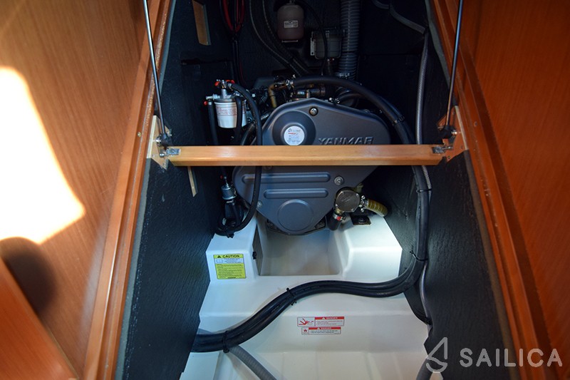 Oceanis 45 - Yacht Charter Sailica